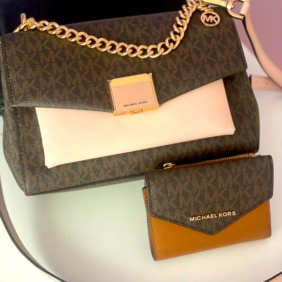 MICHAEL KORS small crossbody bag with trifold wallet. - Picture 1 of 4